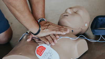 公司要求學急救！他好奇「願意幫路人CPR嗎」一票人不敢　醫療人員超暖呼籲