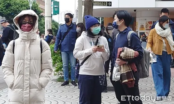 ▲▼天氣 寒流 低溫 冬衣 保暖 寒冷。（圖／記者屠惠剛攝）