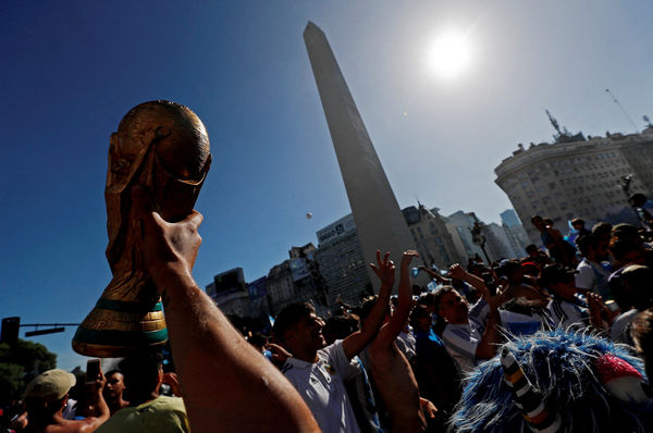 ▲▼阿根廷世界盃奪冠，球迷嗨爆慶祝。（圖／路透）