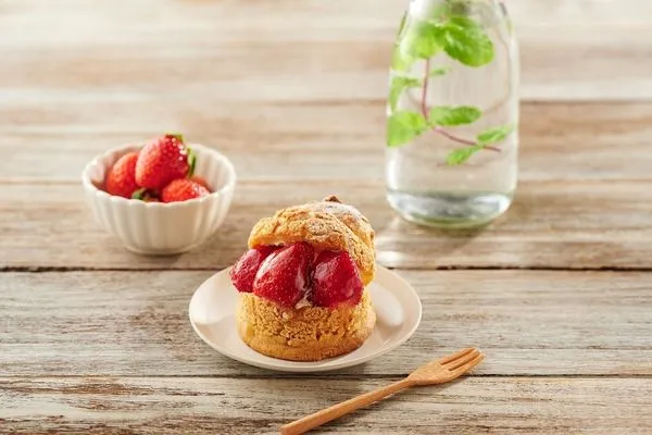 ▲▼大潤發草莓季來了，一口氣推出10款甜點，一路吃到3月。（圖／業者提供）