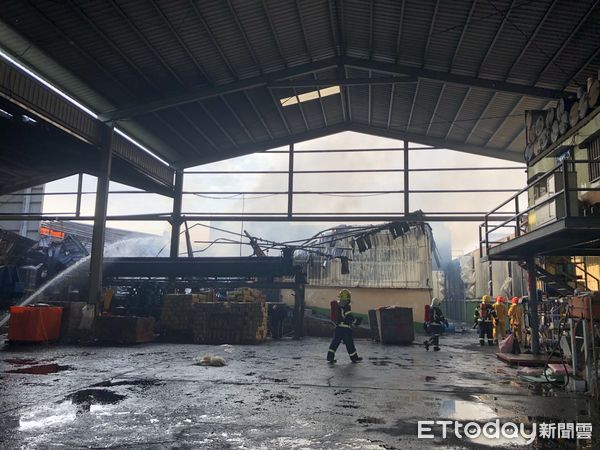 ▲屏南工業區冷凍公司發生火警，發現一具焦屍            。（圖／民眾提供，下同）