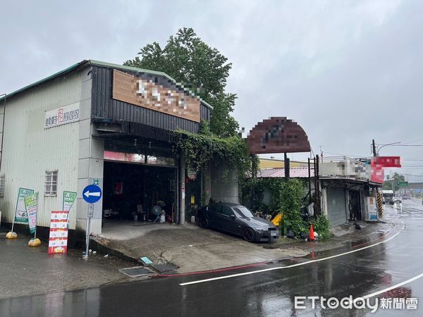 ▲▼劉姓中古車商在新店區的公司裡遭載走限制行動自由             。（圖／記者陳以昇翻攝）