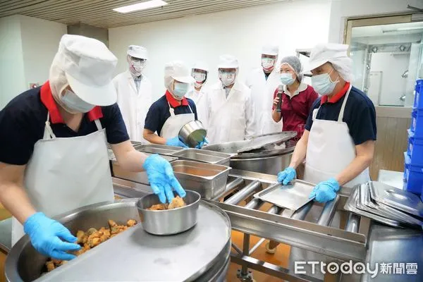 ▲北市國小營養午餐業者出包，讓國小學童喝餿水。（圖／北市教育局，非案發學校）