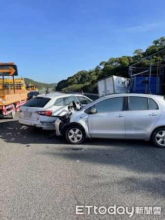 ▲▼       國三通霄段車禍      。（圖／記者蔡文淵翻攝）