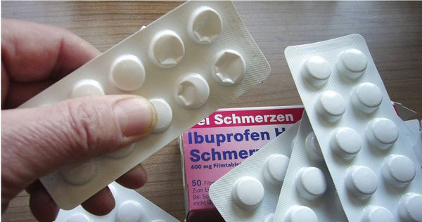 退燒藥「布洛芬」（Ibuprofen）。（圖／達志／美聯社）