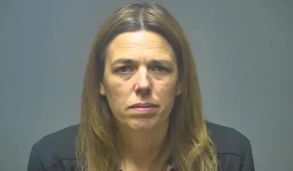 每天狂收12則辱罵簡訊！少女被網路霸凌1年　崩潰發現霸凌者是媽。（圖／翻攝自Isabella County Jail）