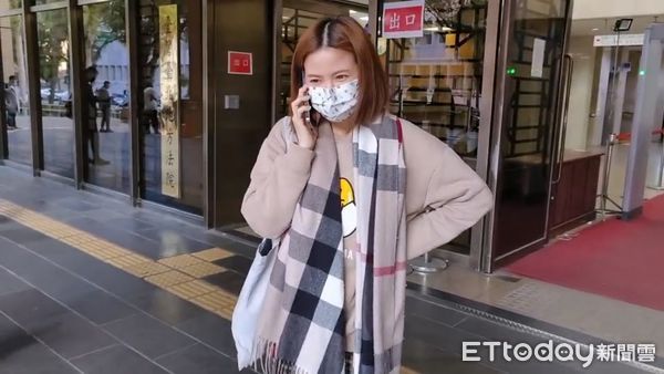 ▲▼通告女藝人蘿莉塔（本名李晨菲）因誹謗女藝人李沐晴，被求償200萬元到台北地院出庭。（圖／記者黃哲民攝）