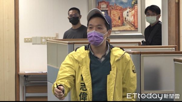 綠營第一槍！何志偉：4500億「超收稅金」直接「還財於民」 | ETto