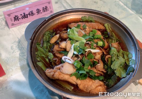 ▲雲林區漁會推出烏魚大餐除了香烤烏金鑽、麻油爆魚膘，還特別力挺「午仔魚」製作清蒸午仔魚等共10道菜，幾乎每年一開放預訂就秒殺。（圖／記者李政遠攝）