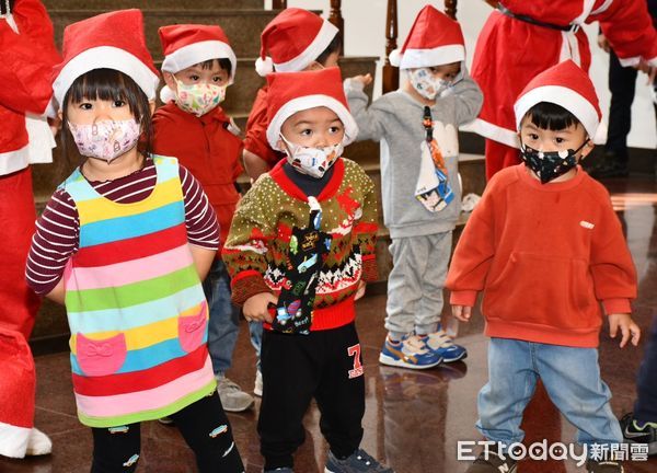 ▲▼ 嘉義縣警局教保服務中心耶誕節前夕舉辦報佳音活動，歡樂氣氛溫暖警察心靈  。（圖／嘉義縣警察局提供）