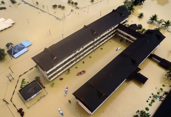 ▲▼馬來西亞北部雨季洪水已有7萬多人撤離家園。（圖／路透）