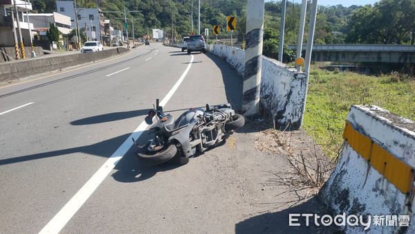 ▲▼省道台6線苗栗市新川里路段發生機車自撞車禍，騎士衝撞後掉落4、5米深稻田，沒有生命跡象。（圖／記者蔡文淵翻攝）