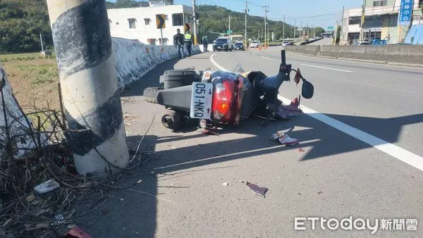 ▲▼省道台6線苗栗市新川里路段發生機車自撞車禍，騎士衝撞後掉落4、5米深稻田，沒有生命跡象。（圖／記者蔡文淵翻攝）