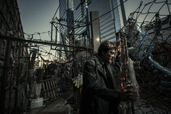 ▲▼《智齒》用8台車載來大量垃圾，創造魔幻場景。（圖／華映提供）