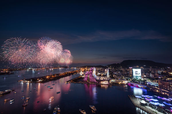 ▲▼元旦唯一！史上首次高雄雙日跨年卡司超狂，再連放223秒大港花火。（圖／高雄市文化局提供）