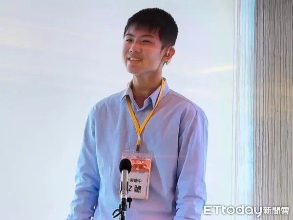 ▲出生4個月確診重度聽損，明道中學黃翊嘉獲全國聽障口語演講第一名。（圖／記者游瓊華攝）