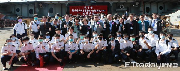 ▲安龍典禮貴賓與高科大同學合影。（圖／台船提供）