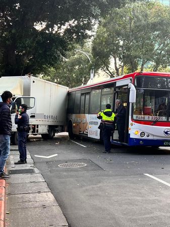 ▲▼         天母車禍    。（圖／翻攝靠北天母幫）