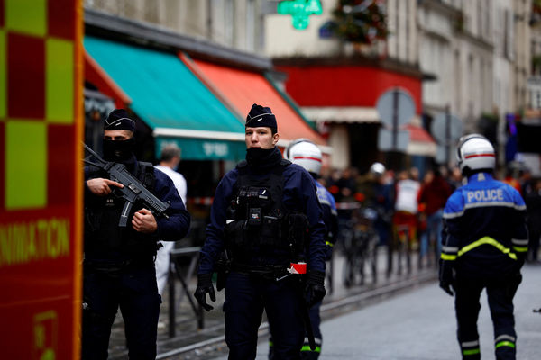 ▲▼巴黎市中心發生槍擊案。（圖／路透）