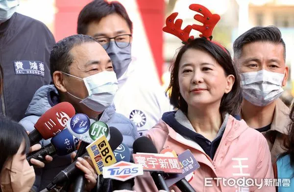 ▲▼侯友宜與王鴻薇一同出席民生社區發展協會聖誕活動。（圖／記者李毓康攝）