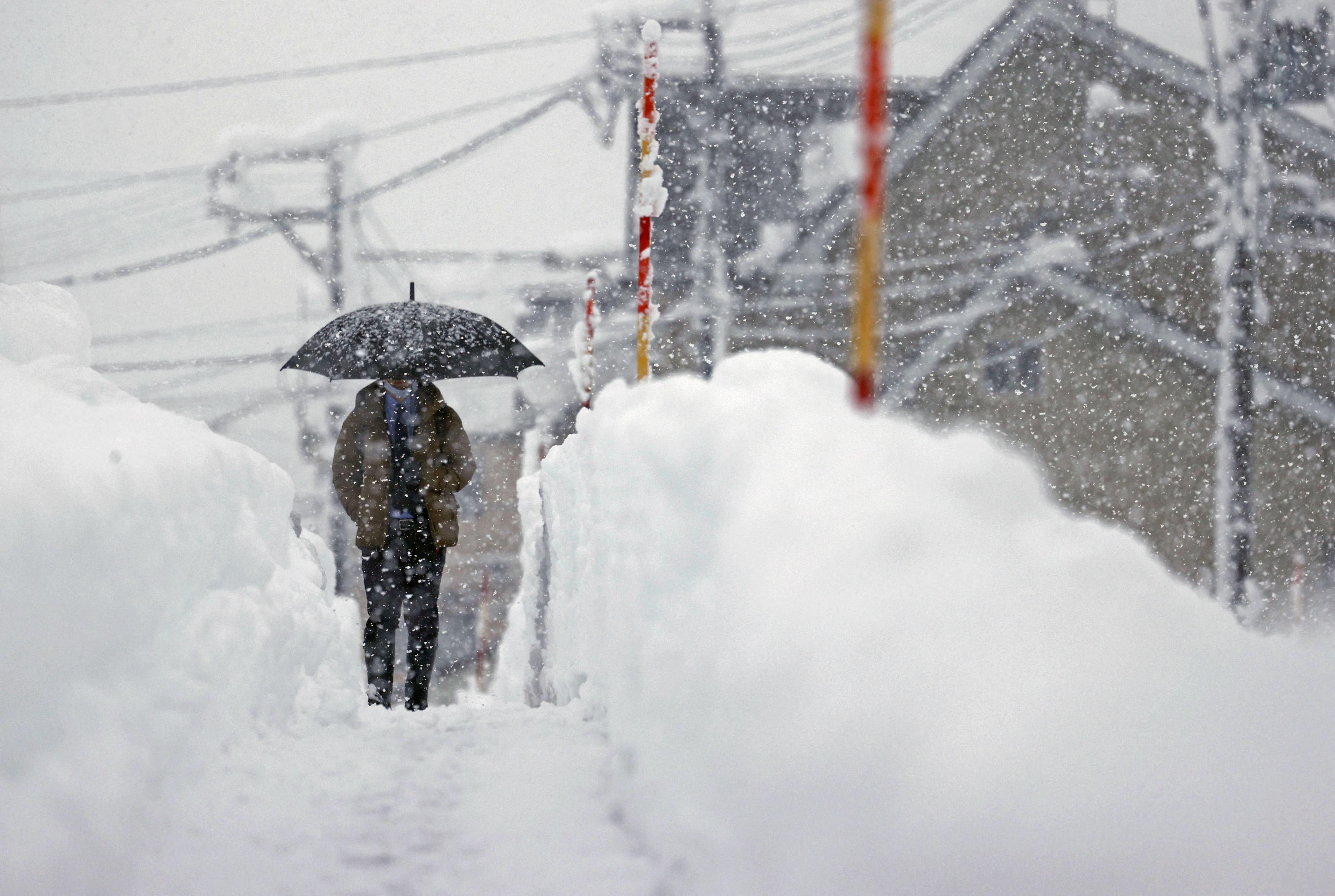 ▲受到日本海極地氣團輻合帶（JPCZ）影響，北陸地區8日的降雪會增強。（圖／路透）