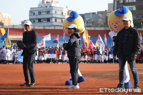 ▲▼ 第25屆諸羅山盃少棒賽熱情開幕，嘉義市長黃敏惠期勉「快樂打球」  。（圖／嘉義市政府提供）