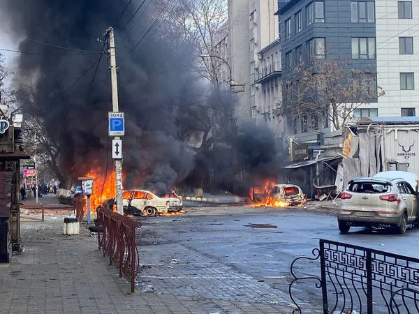 ▲▼赫松市（Kherson）道路上淌血的屍體橫陳。（圖／路透）