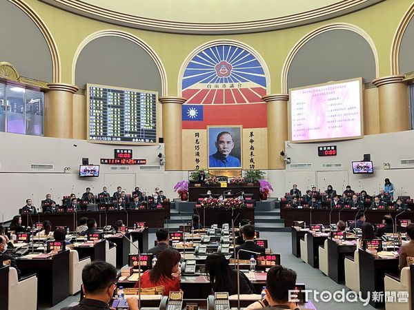 ▲▼台南市第四屆議會開議，陳秋萍帶領5名議員發表聲明。（圖／記者林悅攝）