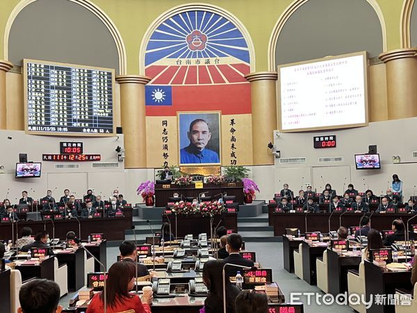 ▲▼台南市第四屆議會開議，陳秋萍帶領5名議員發表聲明。（圖／記者林悅攝）