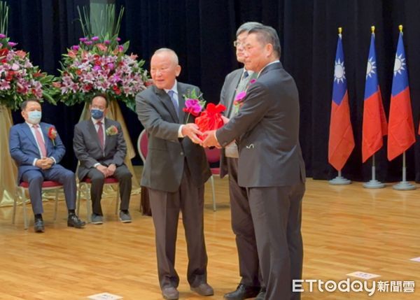 ▲▼苗栗縣新任縣長就職典禮25日上午在文觀局中正堂舉行，由客委會主委楊長鎮監交。（圖／記者蔡文淵攝）