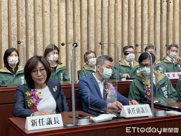 ▲▼康裕成、曾俊傑當選高雄市議會正副議長，宣誓就職。（圖／記者許展溢攝）