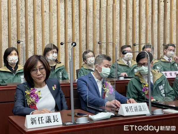 ▲▼康裕成、曾俊傑當選高雄市議會正副議長，宣誓就職。（圖／記者許展溢攝）