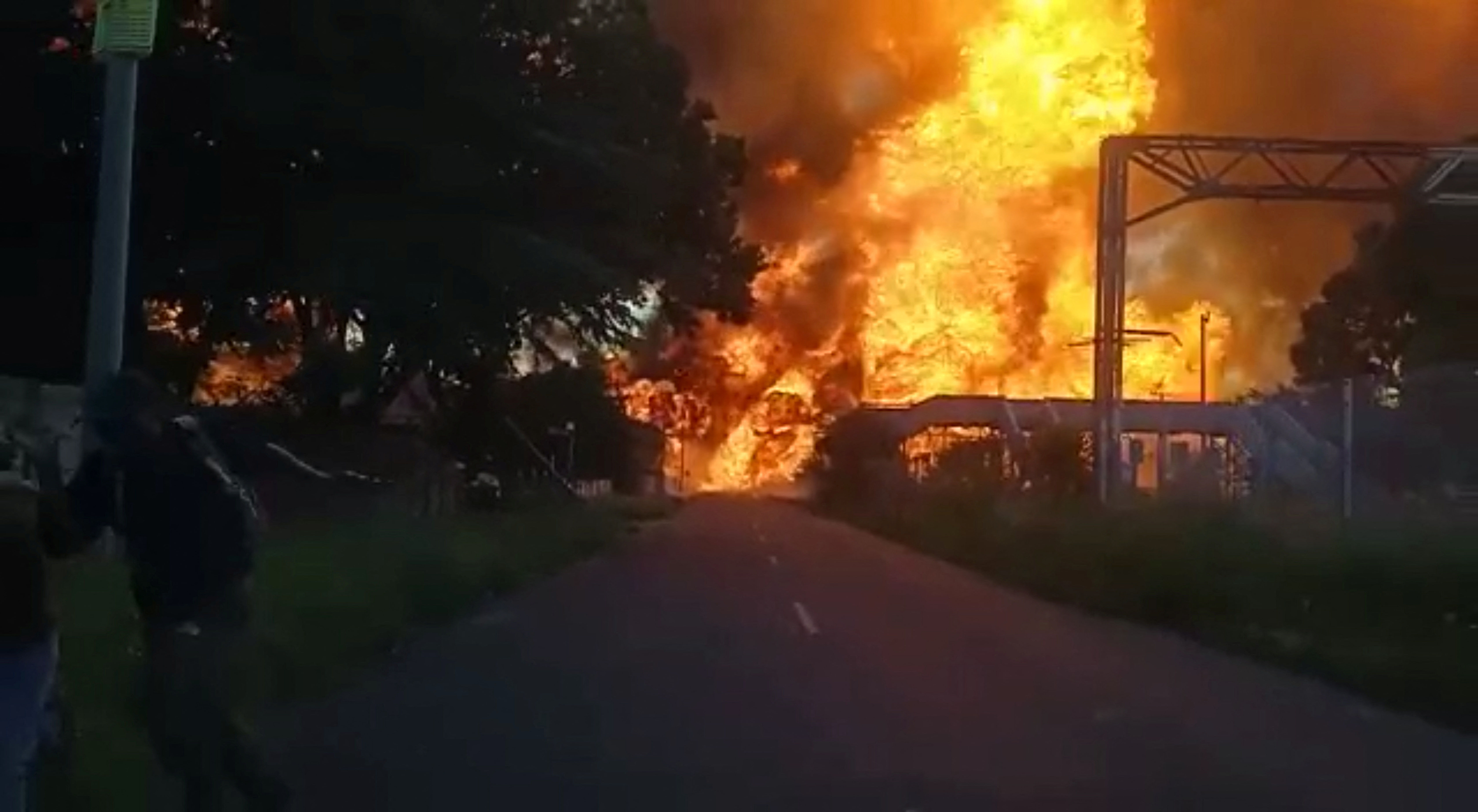 ▲▼油罐車爆炸。（圖／路透）