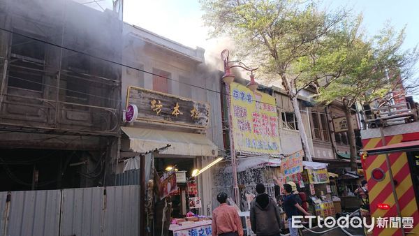 ▲彰化鹿港中山路發生火警。（圖／彰化縣消防局提供）