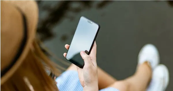 原PO看到老公手機Line對話，意外發現他出軌。（示意圖／Pexels）