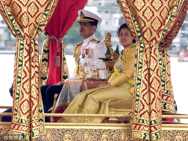▲▼ 1999年，泰王瓦吉拉隆功（King Vajiralongkorn）與妹妹詩琳通公主殿下（Princess Sirindhorn）。（圖／CFP）