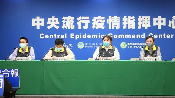 ▲▼12/26中央流行疫情指揮中心記者會。（左起）羅一鈞、周志浩、王必勝、莊人祥。（圖／指揮中心提供）