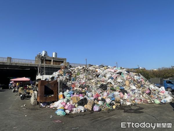 ▲西螺新任鎮長廖秋萍今日前往西螺果菜市場視察，並召開記者會發表未來西螺鎮之四大施政方針。（圖／記者蔡佩旻翻攝）