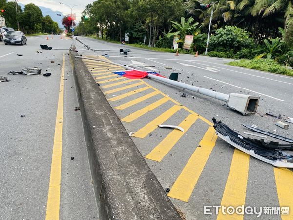 ▲▼25日花蓮自撞車禍。（圖／記者柯政誟翻攝）