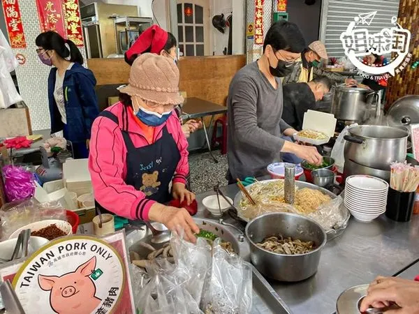 ▲▼高雄光華夜市無名豬血湯。（圖／姐妹淘提供）