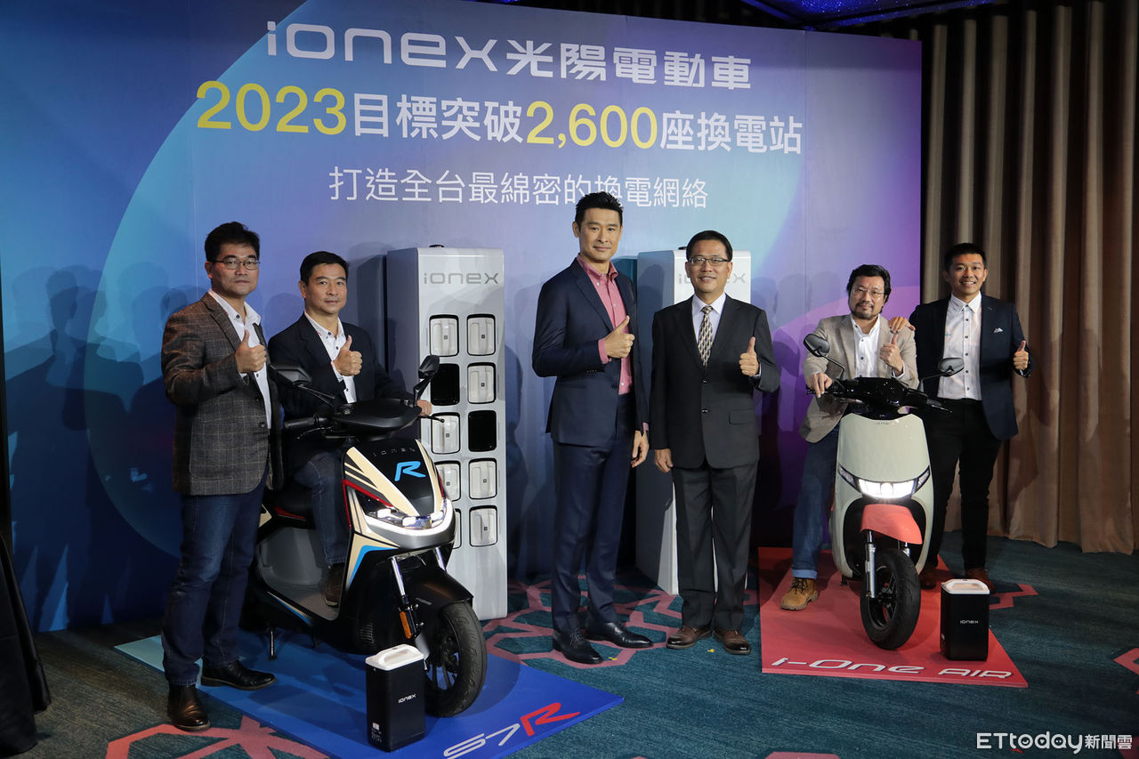 ▲光陽Ionex宣布「2000座換電站達標」！聯手新竹物流推動低碳配送。（圖／記者張慶輝攝）