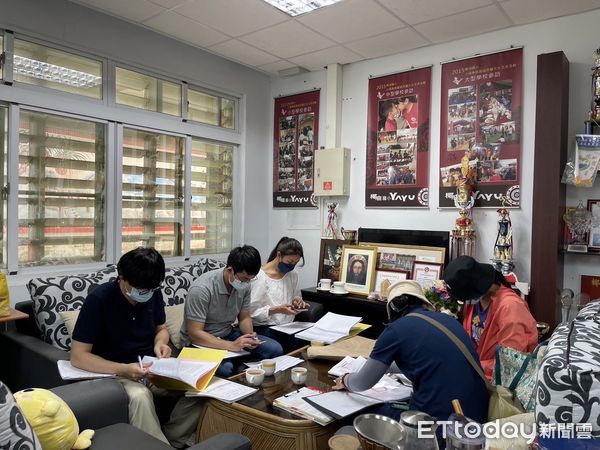 ▲台東縣政府抽驗校園營養午餐豬肉食材，透過萊克多巴胺快篩片測試後均無檢出。（圖／台東縣政府提供，下同）