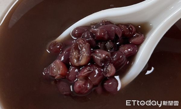 ▲營養師分享讓紅豆湯綿密美味的關鍵步驟。（圖／衛福部南投醫院提供）