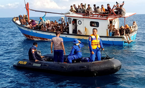 ▲▼洛興雅難民乘船離開孟加拉。（圖／路透）