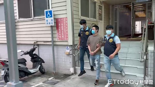 ▲警方逮捕明仁會在柬分會大哥、綽號巴特的劉男及同案共犯。（圖／記者張君豪翻攝）