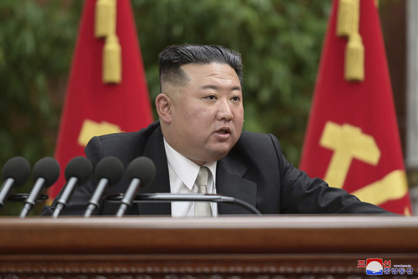 ▲▼北韓最高領導人金正恩27日召開全員會議，討論國防政策方向與對敵策略。（圖／達志影像／美聯社）