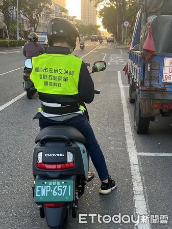 ▲台南市路邊停車收費委外開單作業，2023年元月起將由國雲科技公司執行巡場開單勤務，相關停車收費開單及繳費制度不變。（圖／記者林悅翻攝，下同）