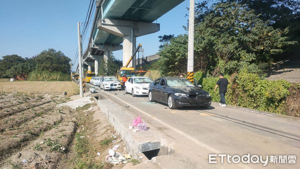 ▲▼桃園、苗栗黑幫分子因棄廢土案談判破裂，28日在銅鑼引發砸車大亂鬥，警方逮捕20人移送法辦。。（圖／記者蔡文淵翻攝）