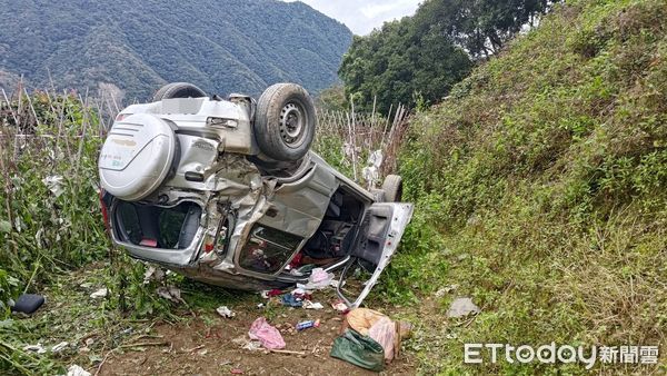 ▲▼台東霧鹿林道3K處翻車。（圖／記者楊漢聲翻攝）