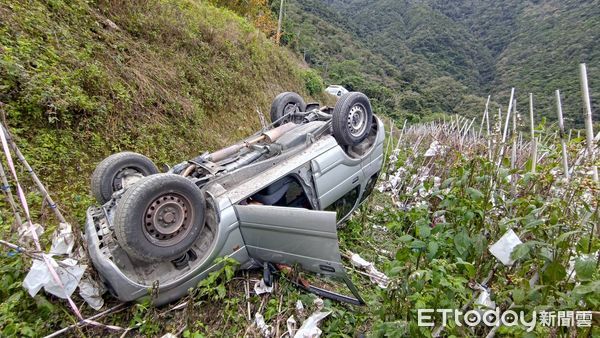 ▲▼台東霧鹿林道3K處翻車。（圖／記者楊漢聲翻攝）